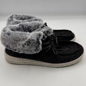 Cozy Black and Gray Fur-Lined Size 7 slip on loafers fur lined ankle lace up